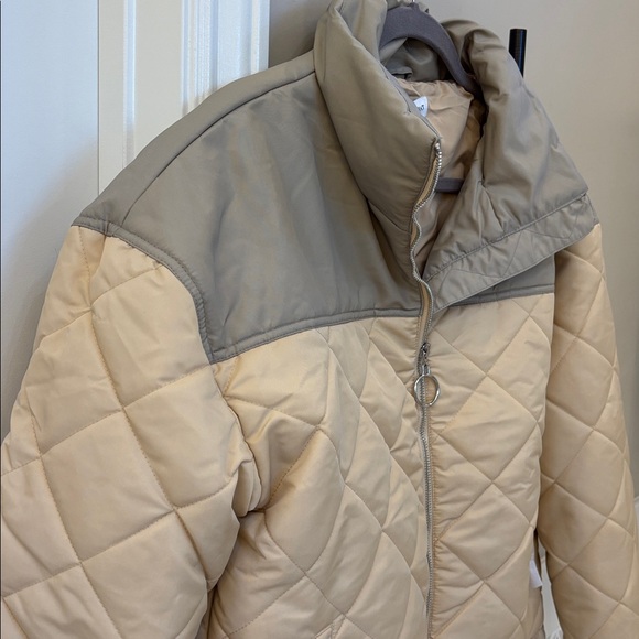 Revolve Colorblock Puffer - Picture 8 of 10